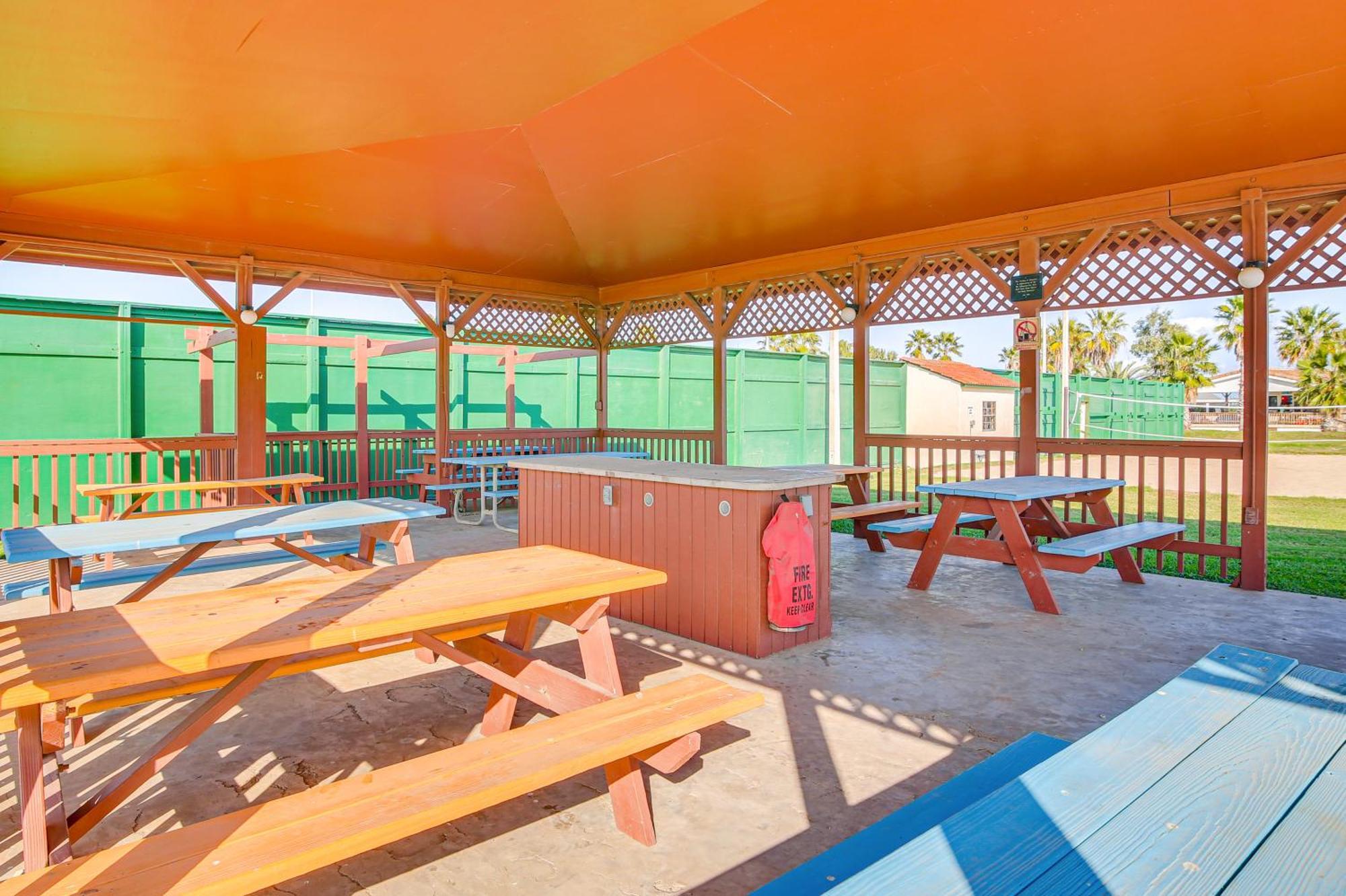 Cozy Waterfront Port Isabel Cottage With Deck! Ngoại thất bức ảnh
