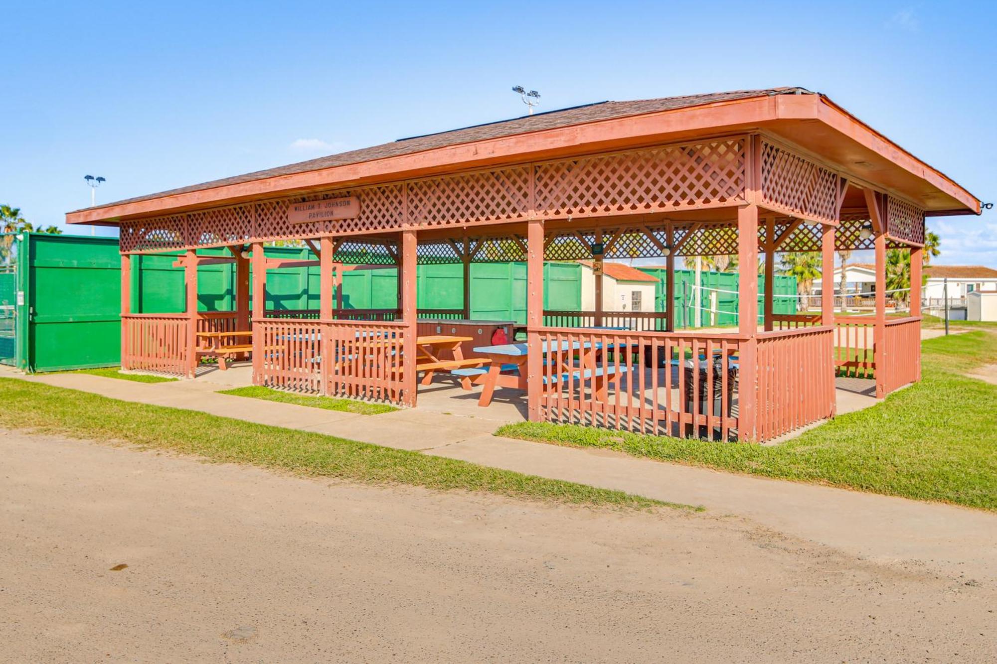 Cozy Waterfront Port Isabel Cottage With Deck! Ngoại thất bức ảnh