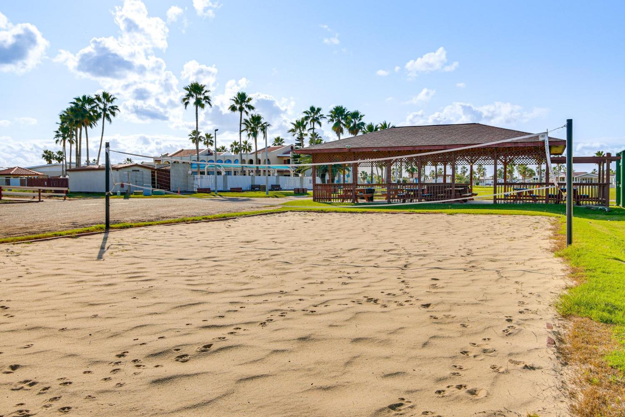 Cozy Waterfront Port Isabel Cottage With Deck! Ngoại thất bức ảnh